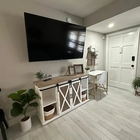 Like New - Beach Studio Apartment